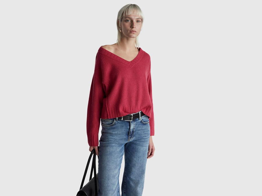 v-neck sweater in wool blend