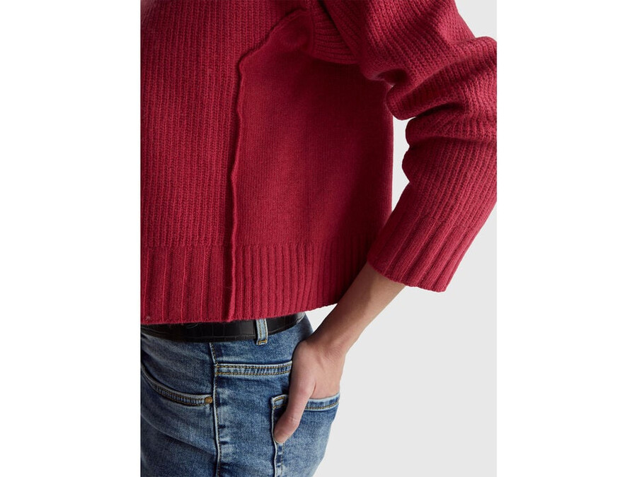 v-neck sweater in wool blend