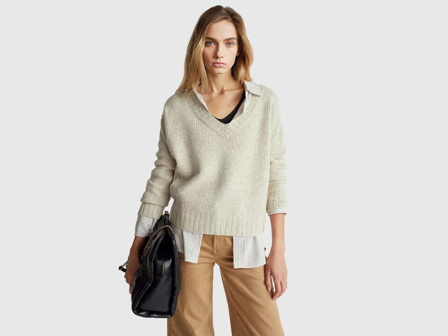 v-neck sweater in wool blend
